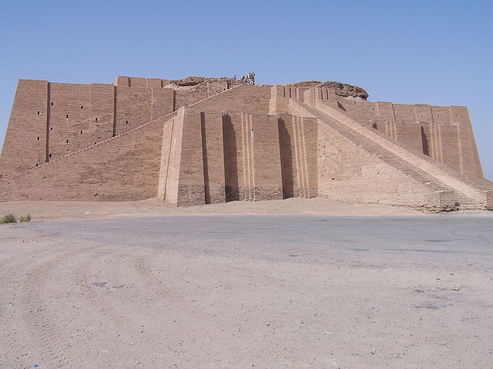 Description 	
English: Ancient ziggurat at Ali Air Base Iraq
Date 	20 September 2005
Source 	en-WP: http://en.wikipedia.org/wiki/Image:Ancient_ziggurat_at_Ali_Air_Base_Iraq_2005.jpg
Author 	en:User:Hardnfast